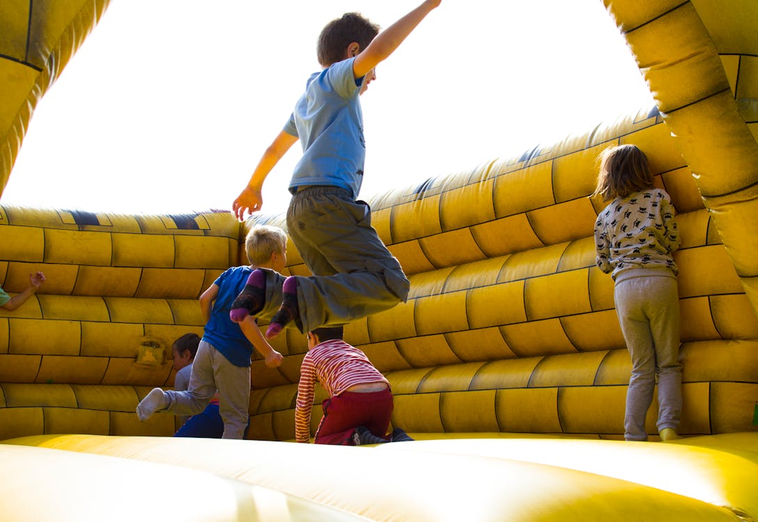 Huur een springkussen voor een themafeest! 4 voorbeelden